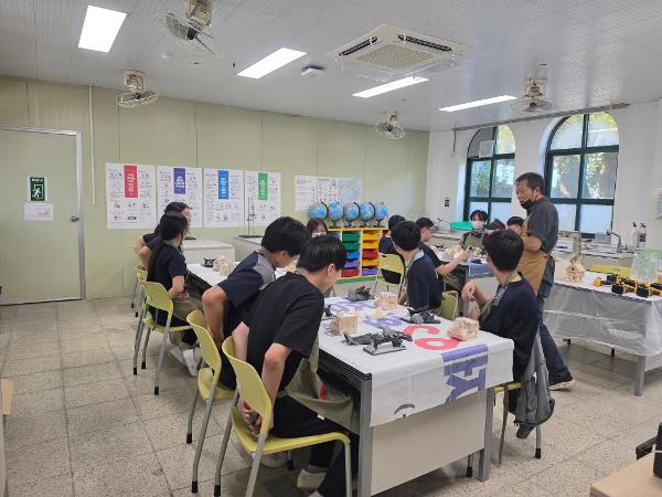 2026. 경남행복마을학교 이동식 작업장 카멜레온 목공수업 실시